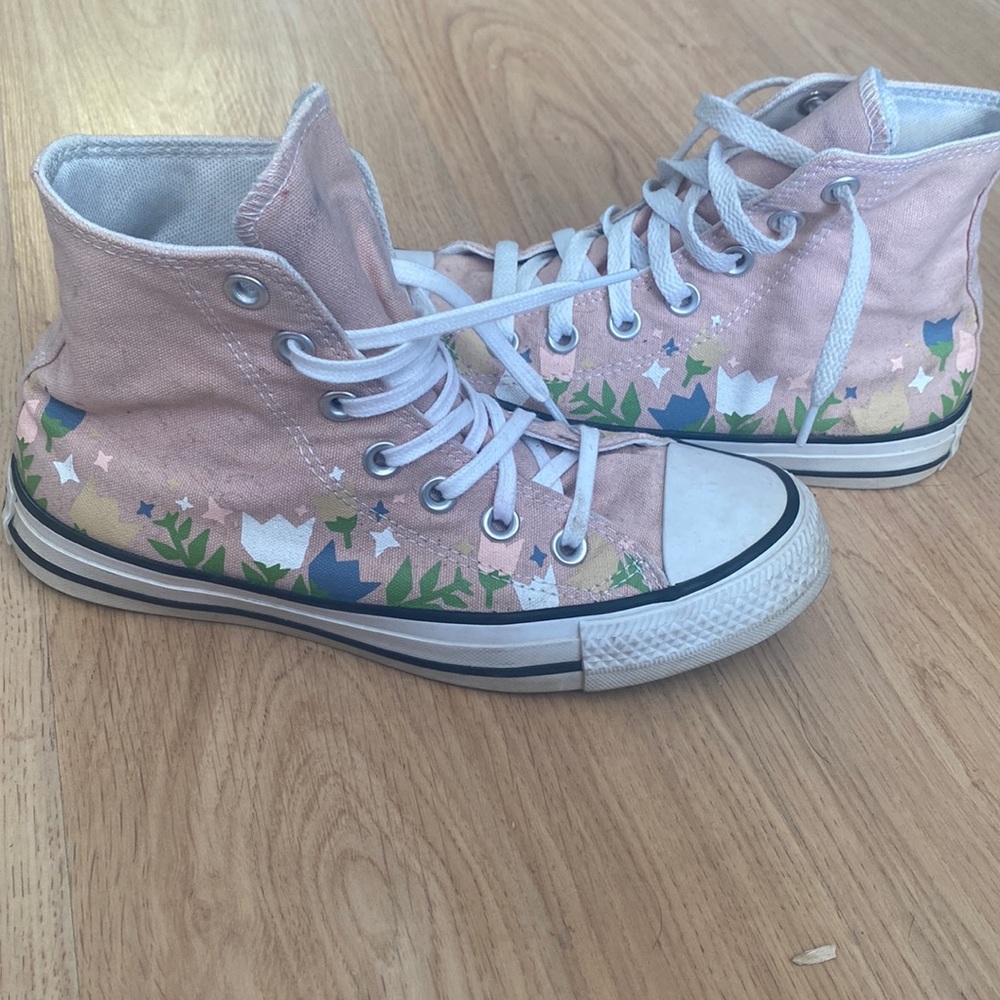woman’s converse